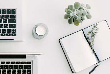 豪门悲喜夜：曼联3-1维拉跻身前三 利物浦1-1惨遭热刺绝平 巴萨5-2